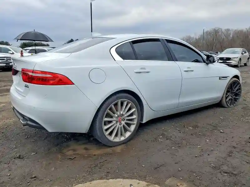 SAJAN4EV3JCP17768 2018 JAGUAR XE-2