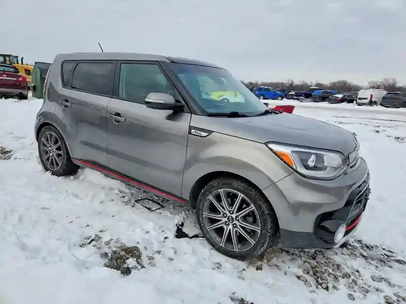KNDJX3AA2J7528284 2018 KIA SOUL-3