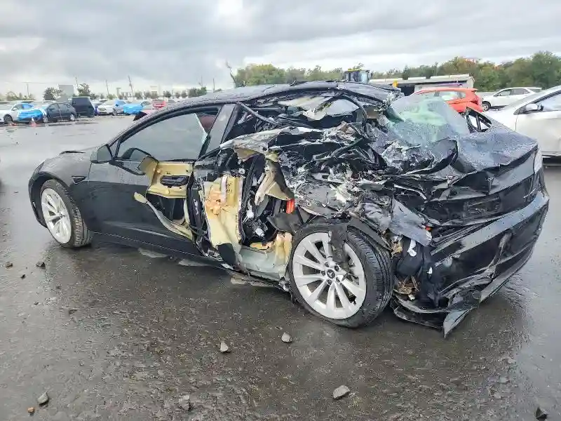 5YJ3E1EB2NF169993 2022 TESLA MODEL 3-2