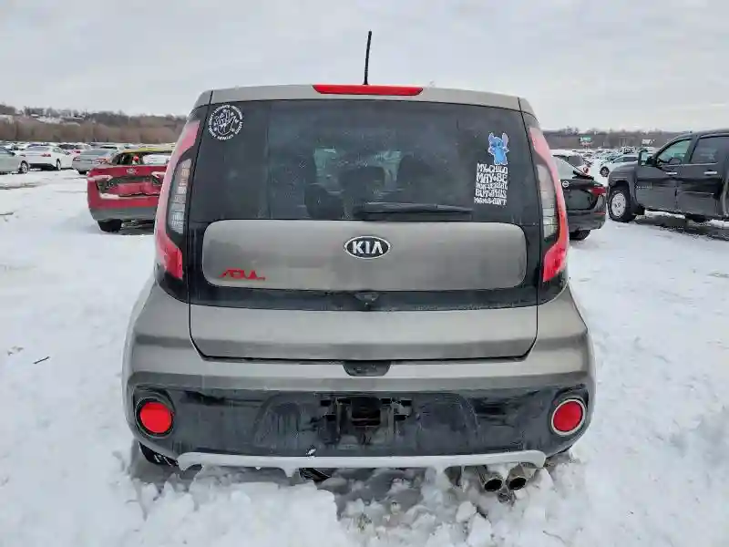 KNDJX3AA2J7528284 2018 KIA SOUL-5