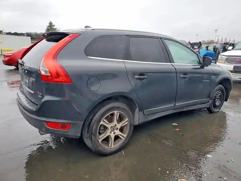 YV4902DZ0D2441243 2013 VOLVO XC60-2