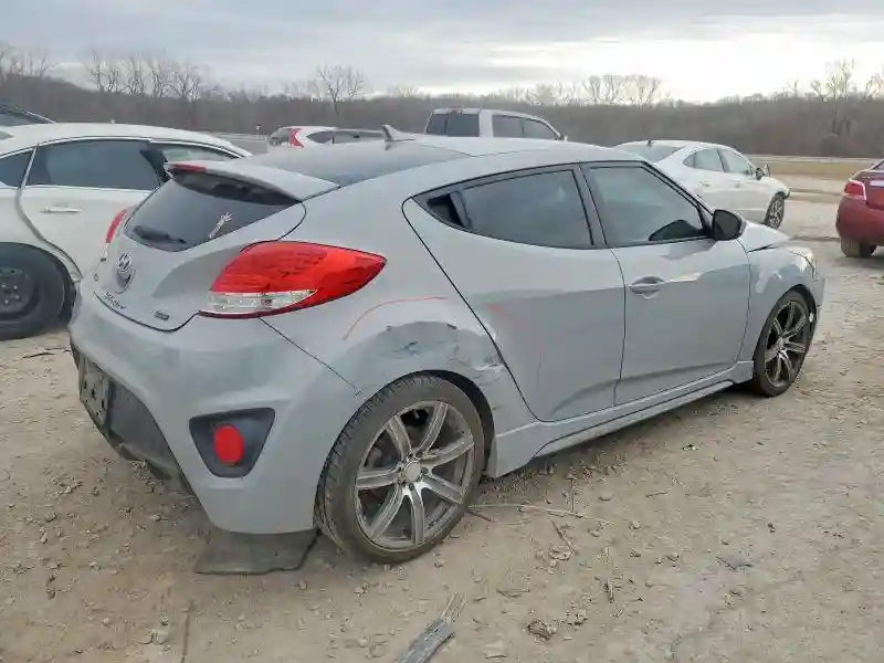 KMHTC6AE0FU218812 2015 HYUNDAI VELOSTER-2