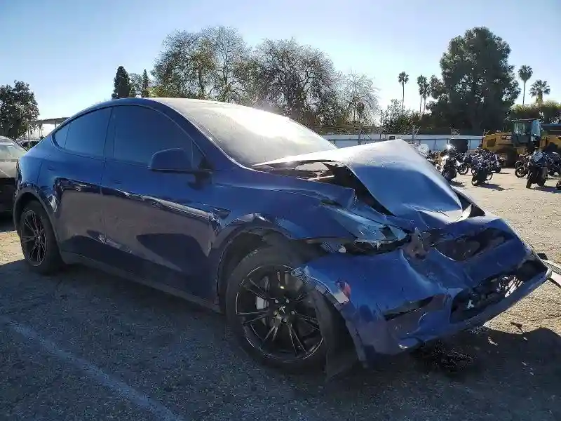 7SAYGDEE6NF561843 2022 TESLA MODEL Y-3
