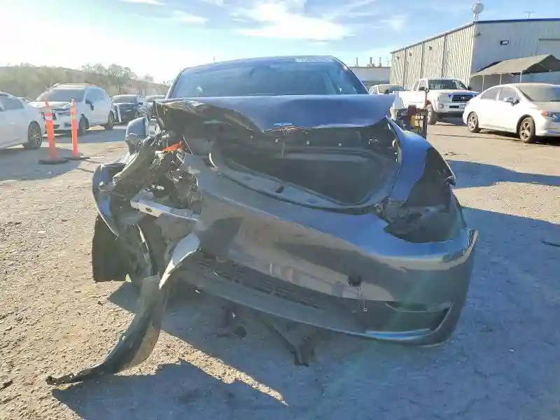 7SAYGDEE1PF905498 2023 TESLA MODEL Y-3