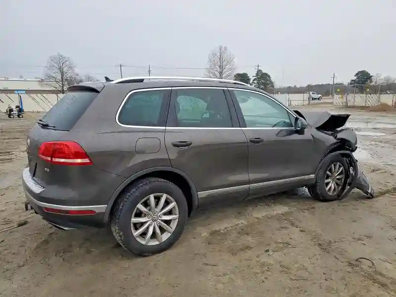 WVGEF7BP2HD006874 2017 VOLKSWAGEN TOUAREG-2