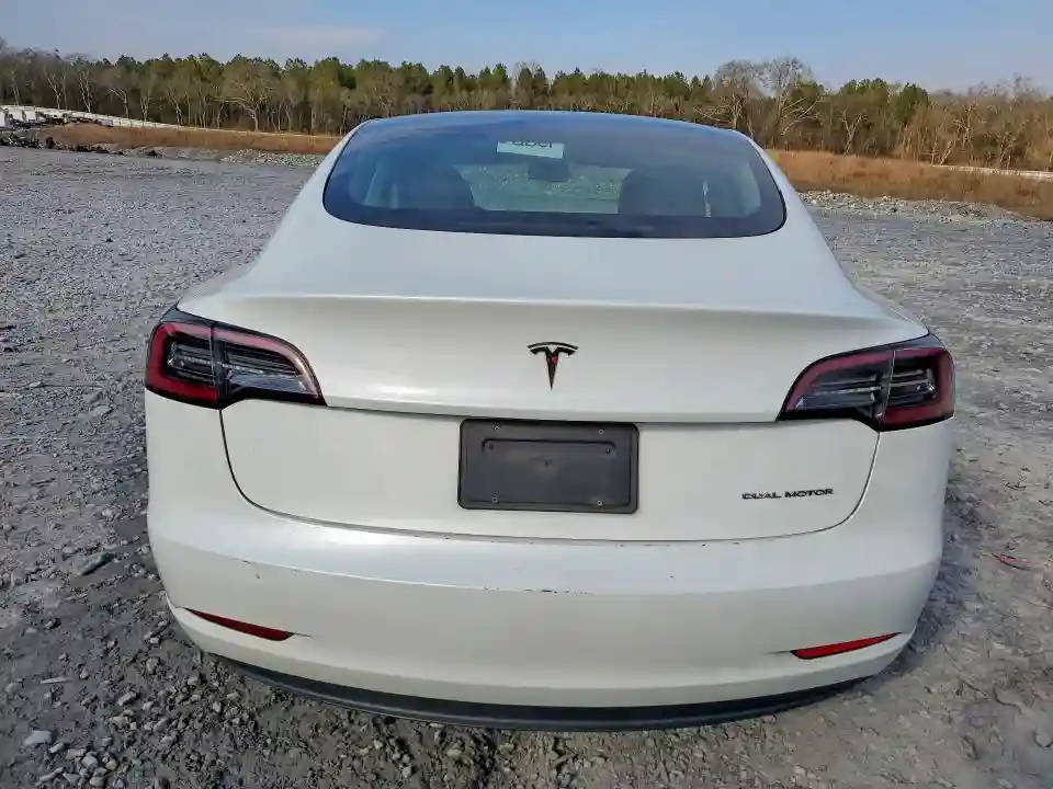 5YJ3E1EB0PF388096 2023 TESLA MODEL 3-5