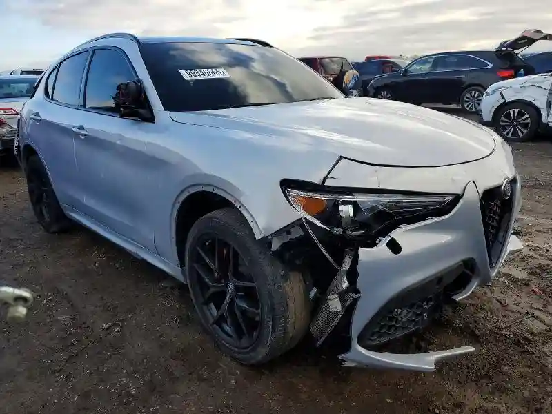 ZASPAKBNXM7D14971 2021 ALFA ROMEO STELVIO-3