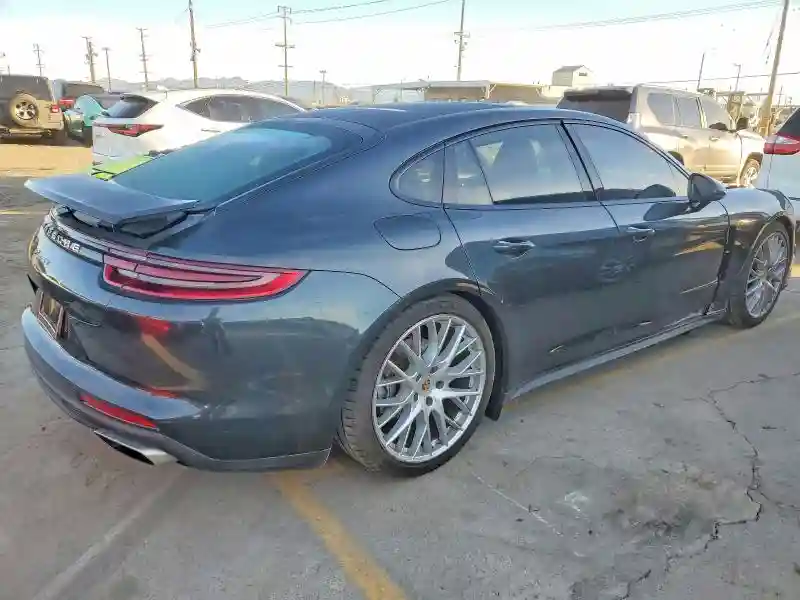 WP0AA2A72HL100409 2017 PORSCHE PANAMERA-2