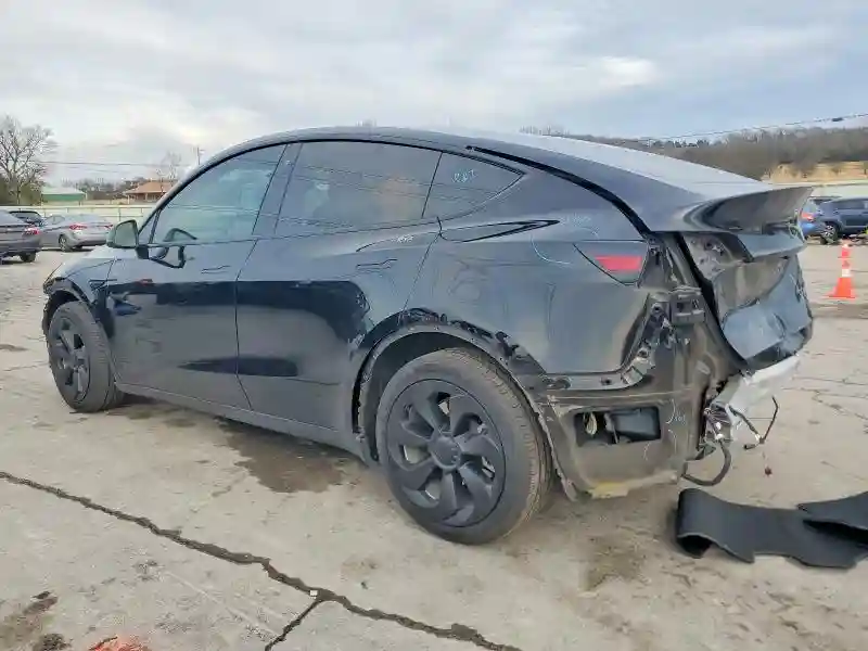 7SAYGDEE2NA008216 2022 TESLA MODEL Y-1