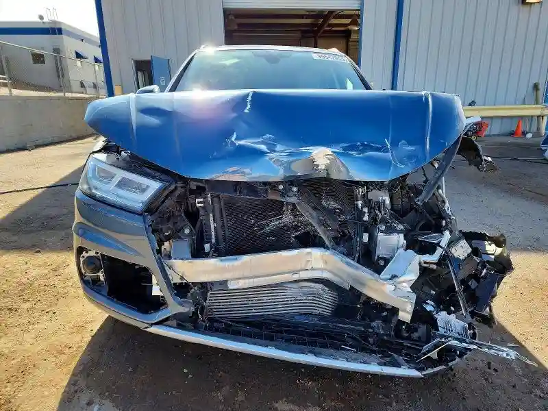 WA1CNAFY0J2163037 2018 AUDI Q5-4
