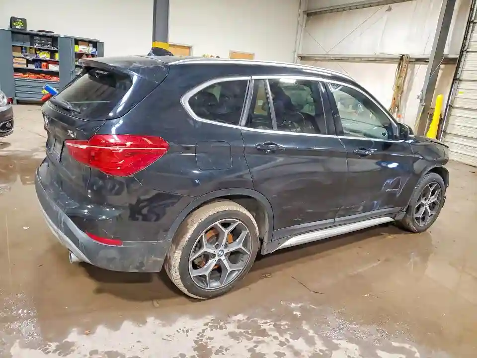 WBXHT3C33J5F89783 2018 BMW X1-2