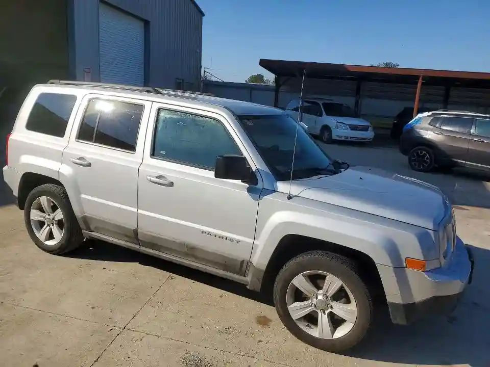 1J4NT1GB8BD119656 2011 JEEP PATRIOT-3
