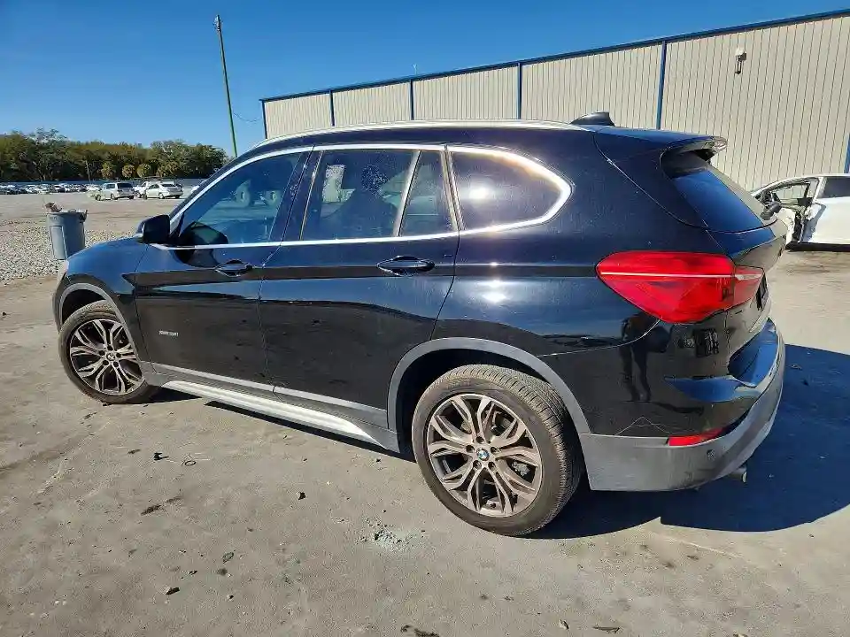 WBXHT3C37H5F87044 2017 BMW X1-1
