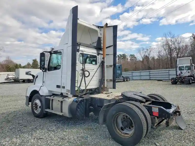 4V4N39EH9JN892757 2018 VOLVO ALL MODELS-2