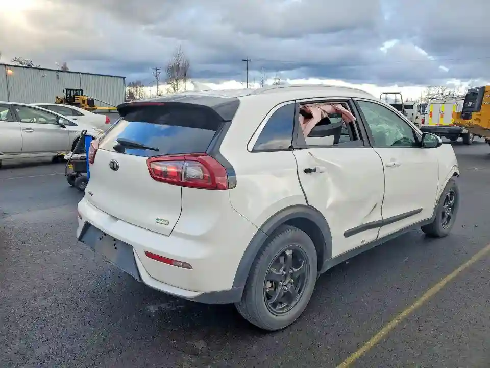KNDCB3LC1J5204552 2018 KIA NIRO-2