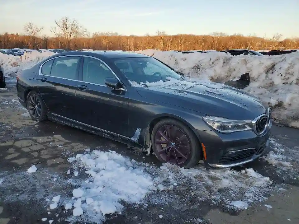 WBA7F2C56JG424465 2018 BMW 7 SERIES-3
