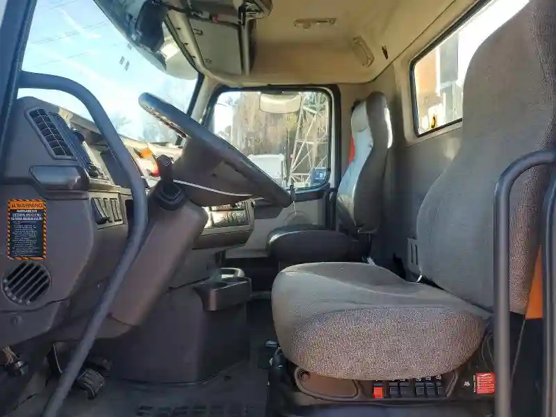 4V4N39EH9JN892757 2018 VOLVO ALL MODELS-4