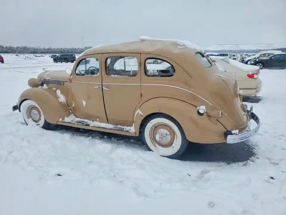 5561925 1937 DESOTO HAWKEYE-1