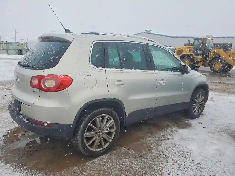 WVGAV7AXXBW539831 2011 VOLKSWAGEN TIGUAN-2