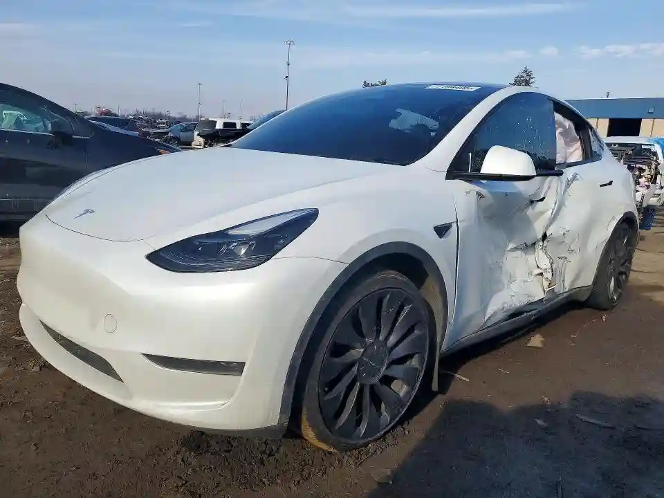 7SAYGDEF7PF936795 2023 TESLA MODEL Y-0