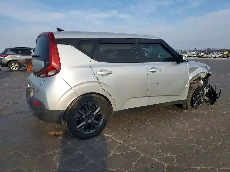 KNDJ33AU3M7737141 2021 KIA SOUL-2