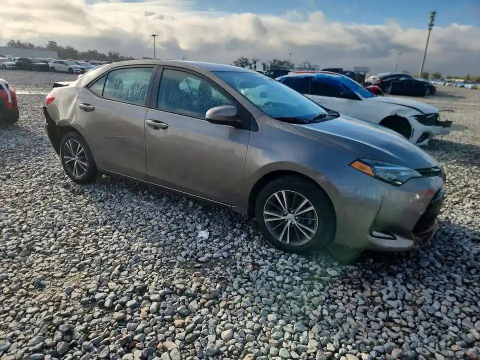 2T1BURHE8JC030923 2018 TOYOTA COROLLA-3
