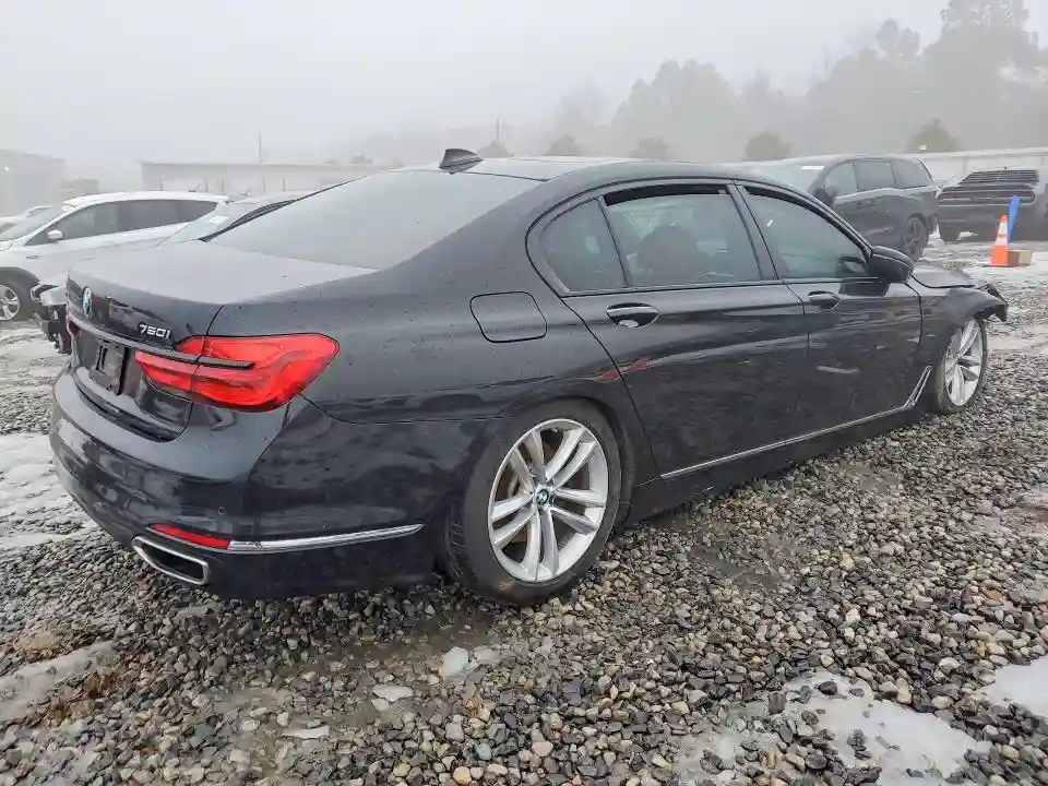 WBA7F2C54JG424075 2018 BMW 7 SERIES-2