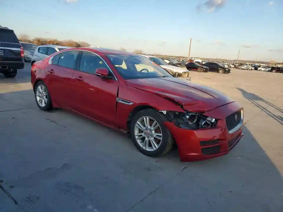 SAJAJ4FX2JCP37814 2018 JAGUAR XE-3