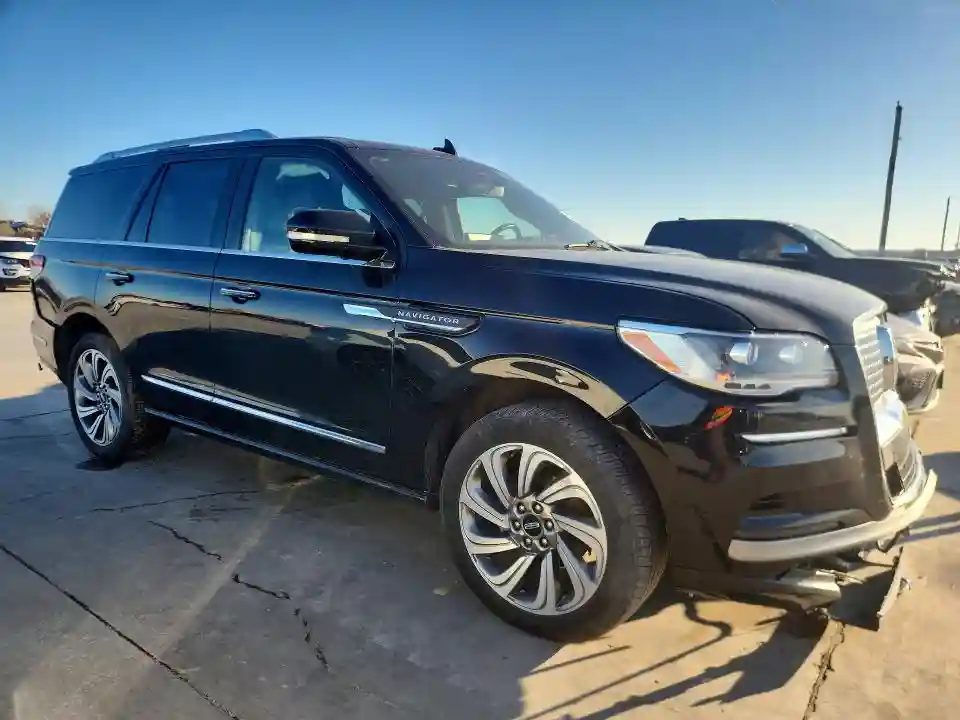 5LMJJ2LG6REL02715 2024 LINCOLN NAVIGATOR-3