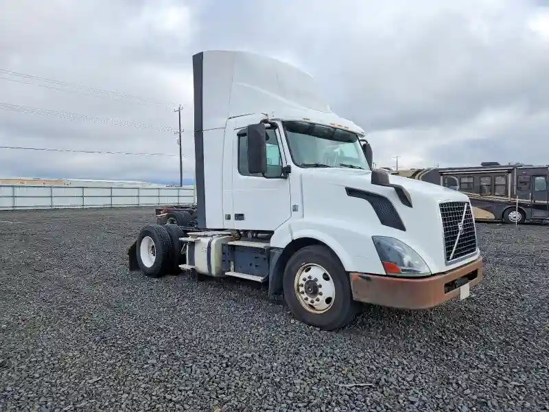 4V4N39EH7JN987933 2018 VOLVO VN-0