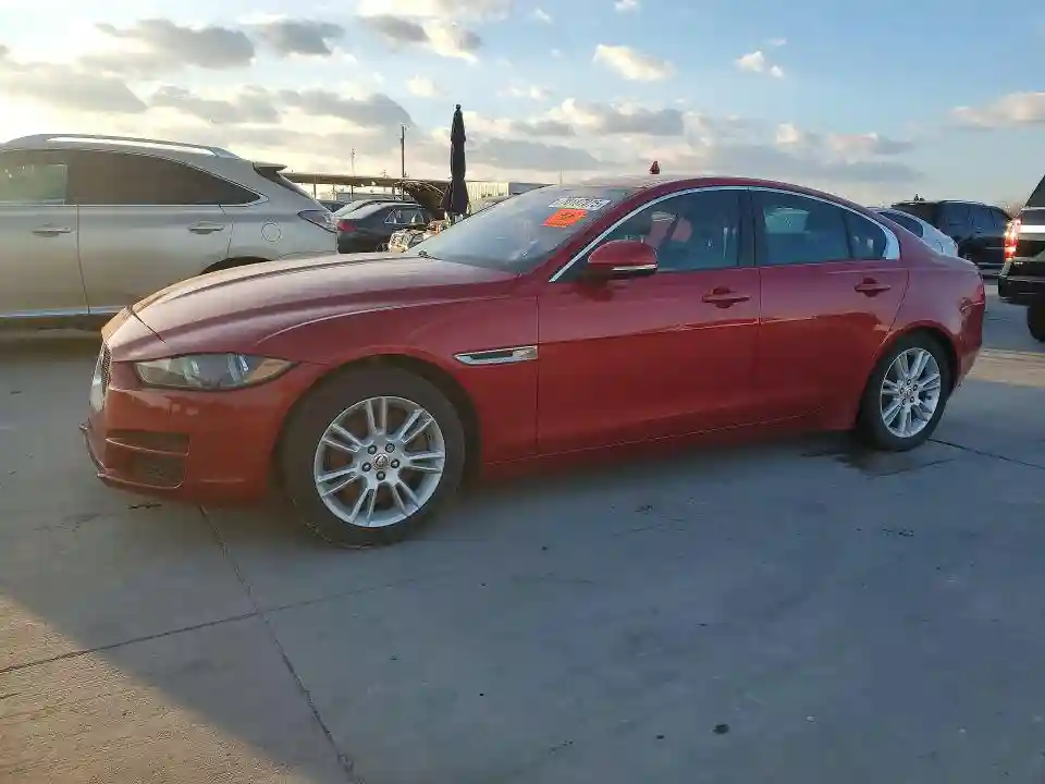 SAJAJ4FX2JCP37814 2018 JAGUAR XE-0
