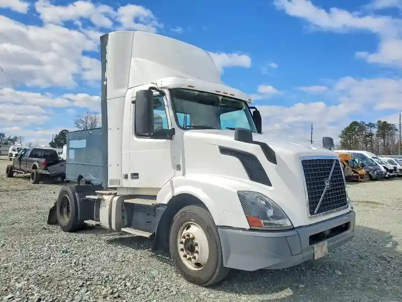 4V4N39EH9JN892757 2018 VOLVO ALL MODELS-0