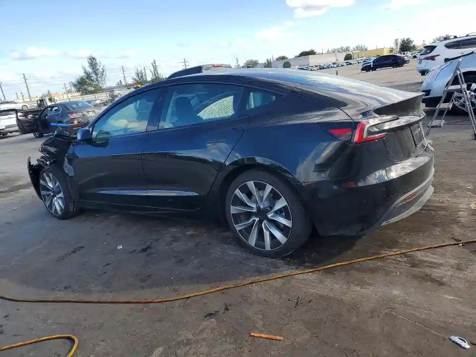 5YJ3E1EA2SF037027 2025 TESLA MODEL 3-1