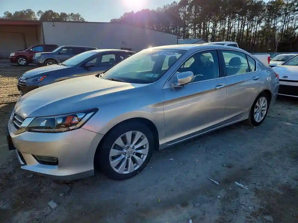 1HGCR2F82DA130777 2013 HONDA ACCORD-0