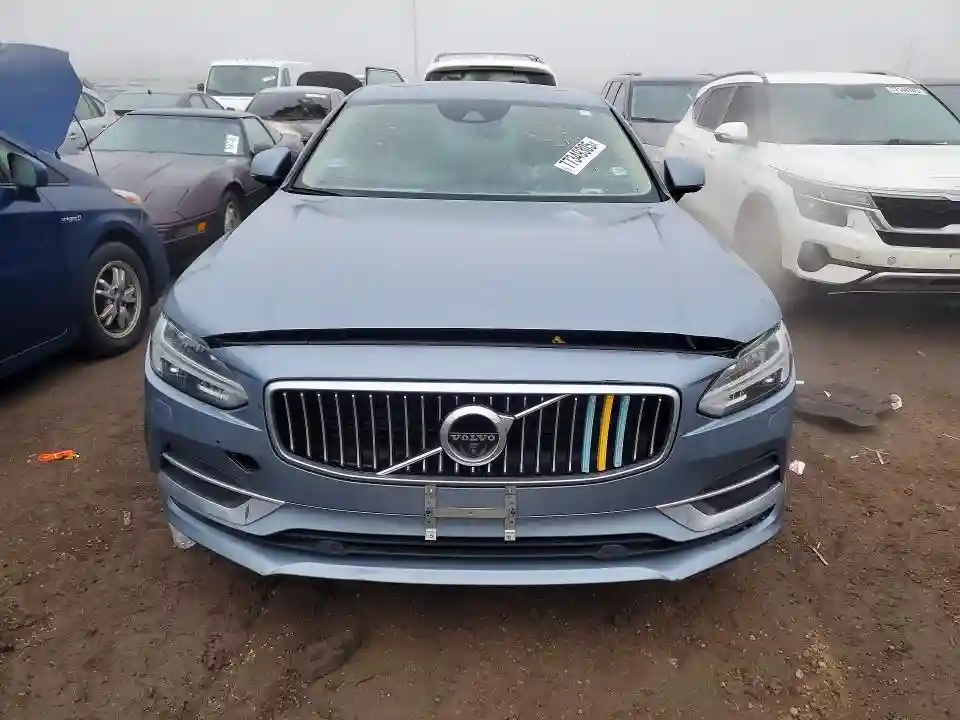 YV1A22ML9H1010847 2017 VOLVO S90-4