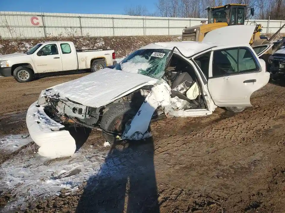 2FABP7BV0BX181391 2011 FORD CROWN VIC-0