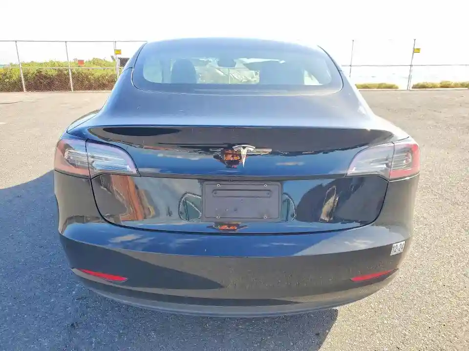 5YJ3E1EA3PF431692 2023 TESLA MODEL 3-5