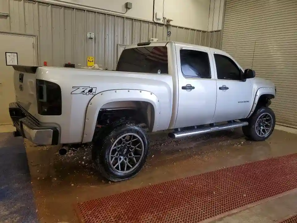 3GCPKSE32BG235294 2011 CHEVROLET ALL MODELS-2