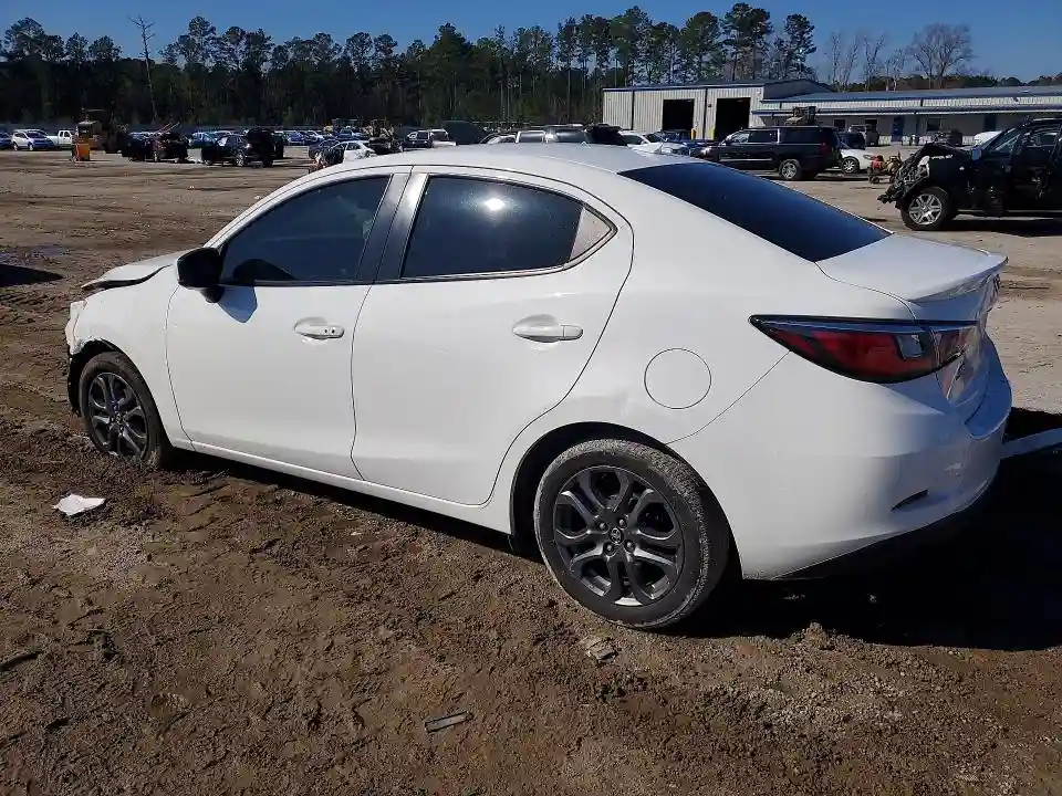 3MYDLBYV6KY510142 2019 TOYOTA YARIS-1