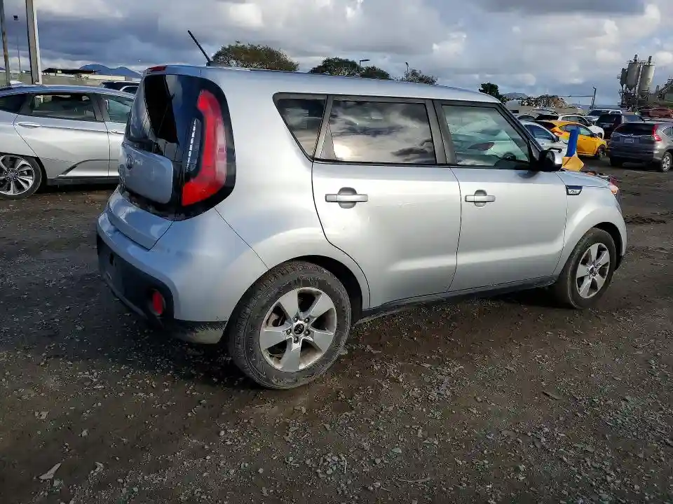 KNDJN2A28J7596016 2018 KIA SOUL-2