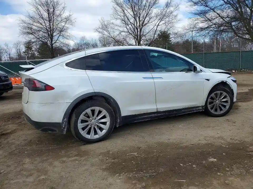 5YJXCAE25KF197208 2019 TESLA MODEL X-2