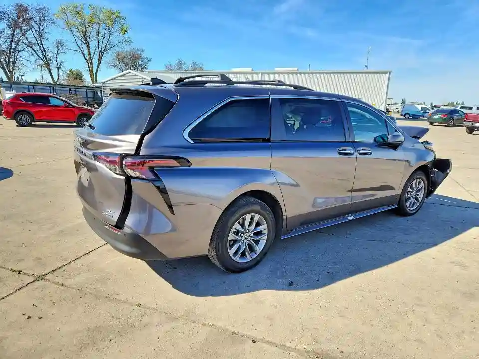5TDYSKFC8RS124909 2024 TOYOTA SIENNA-2