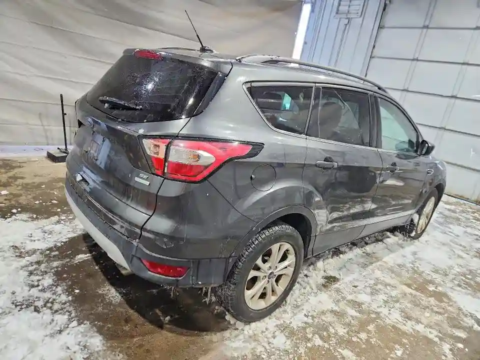 1FMCU0GD3JUB19239 2018 FORD ESCAPE-2