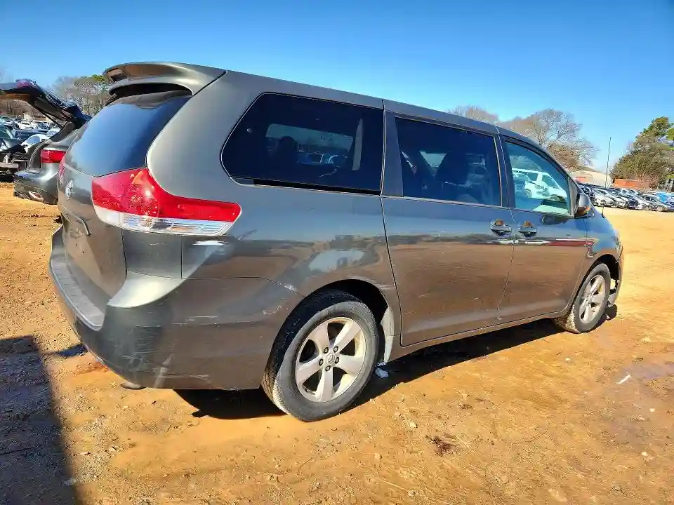 5TDKA3DC2CS015032 2012 TOYOTA SIENNA-2