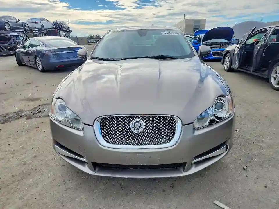 SAJWA0FB0BLS02825 2011 JAGUAR XF-4