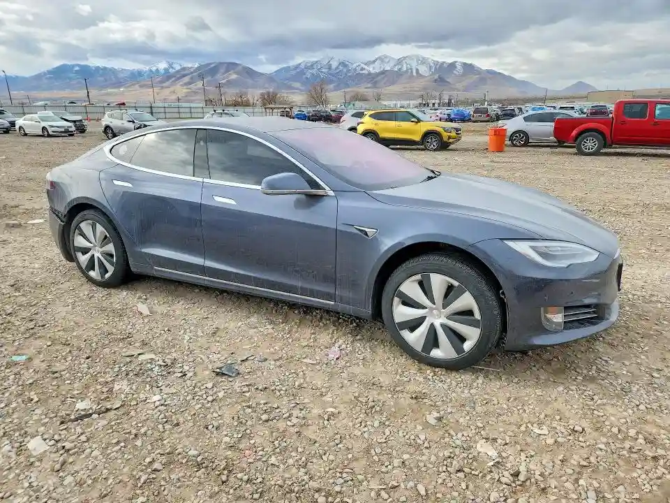 5YJSA1E29LF385389 2020 TESLA MODEL S-3