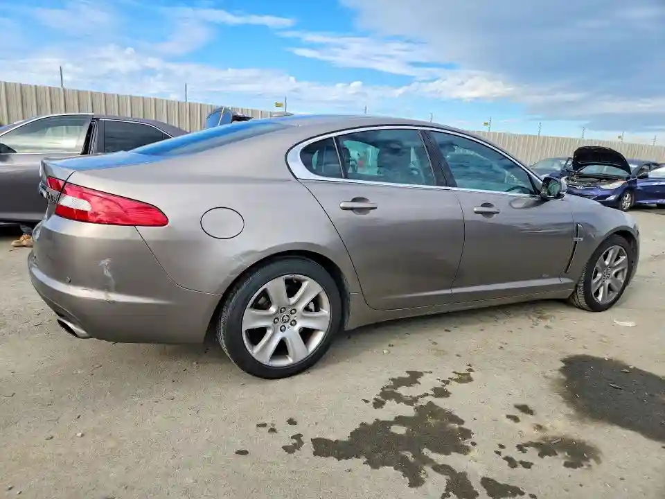 SAJWA0FB0BLS02825 2011 JAGUAR XF-2