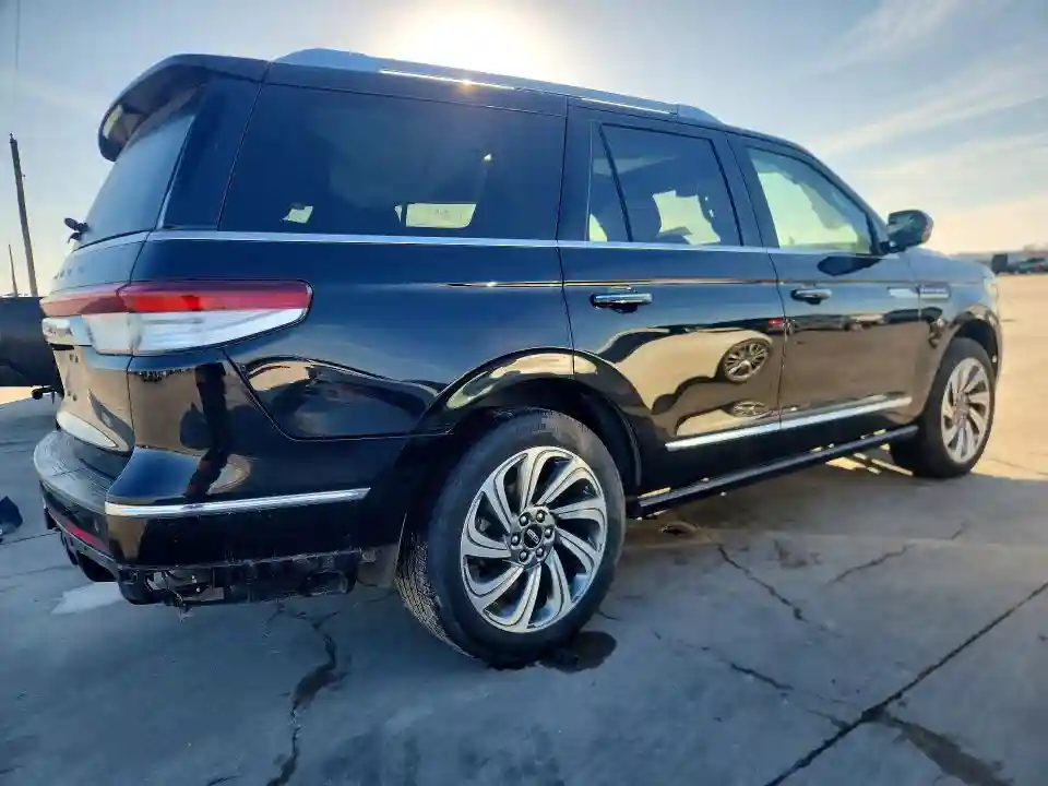 5LMJJ2LG6REL02715 2024 LINCOLN NAVIGATOR-2