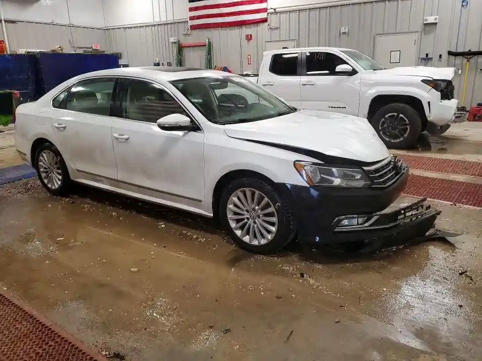 1VWBT7A3XGC043249 2016 VOLKSWAGEN PASSAT-3