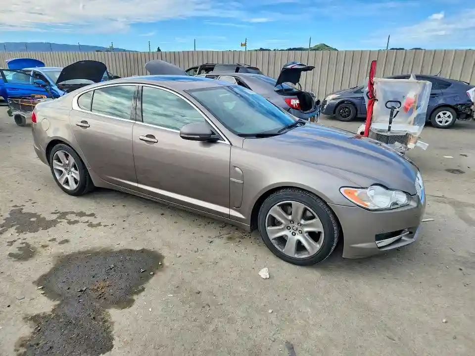 SAJWA0FB0BLS02825 2011 JAGUAR XF-3
